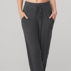 ALO SOHO SWEATPANT SIZE MEDIUM